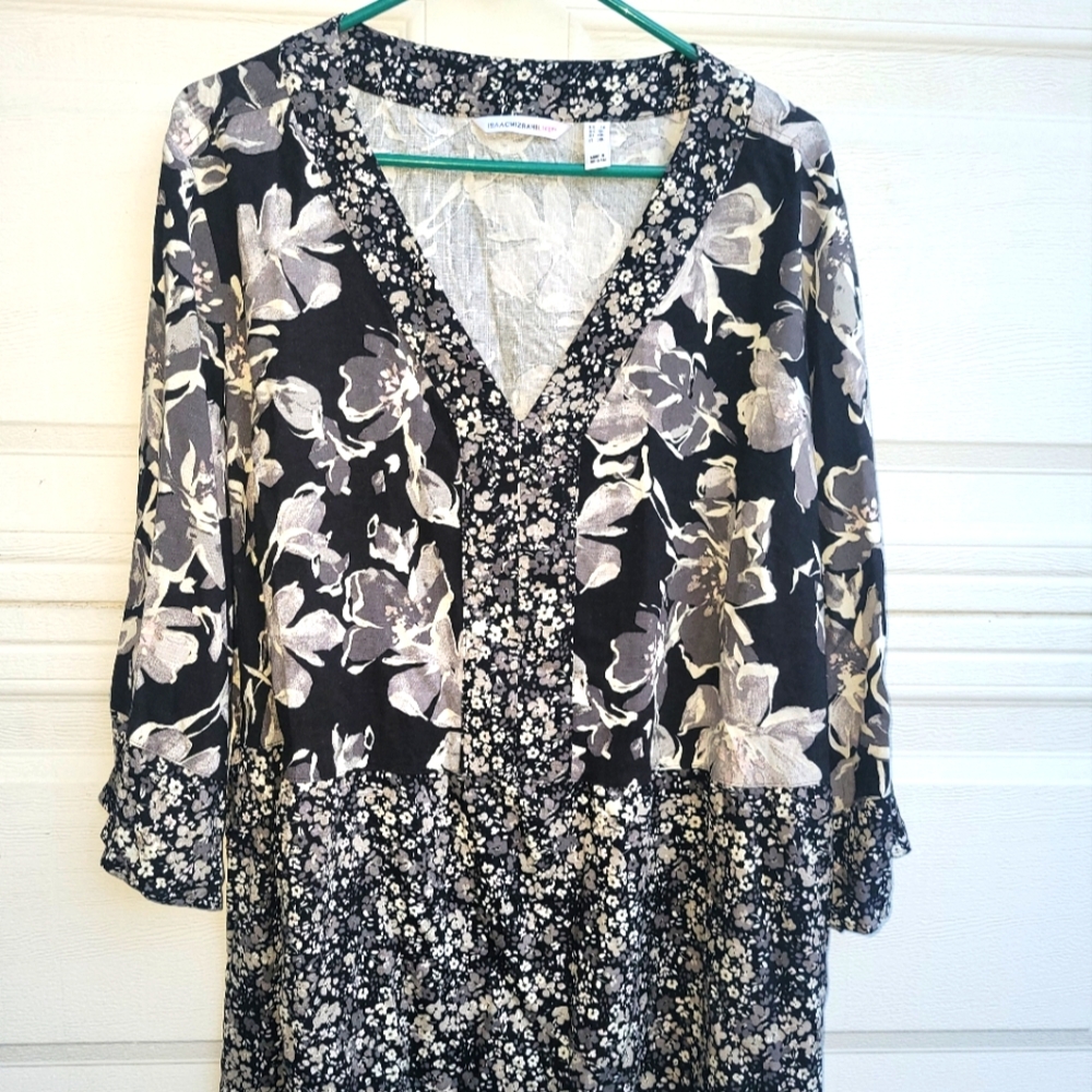 Cute Isaac Mizrahi blouse